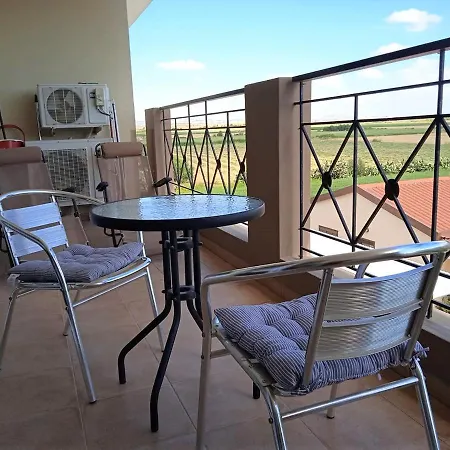 Cosy One Bedroom Apartment With Communal Pool * Kiti